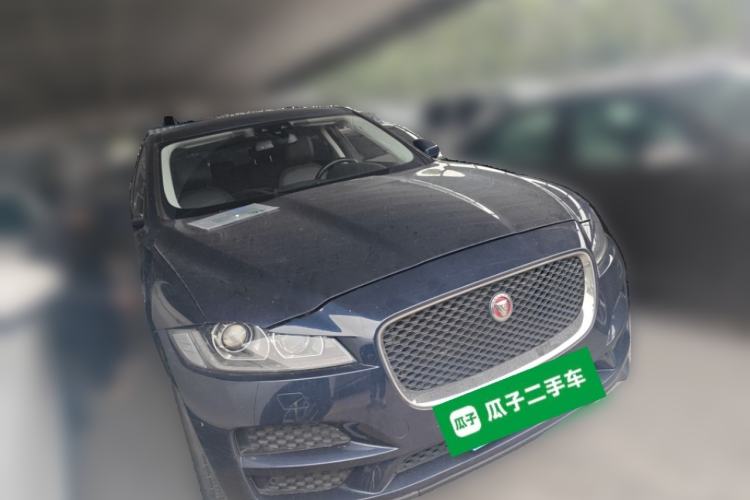 Used Jaguar F-PACE 2016 2.0T Two-Wheel Drive Urban Luxury Edition Front Right 45 Deg