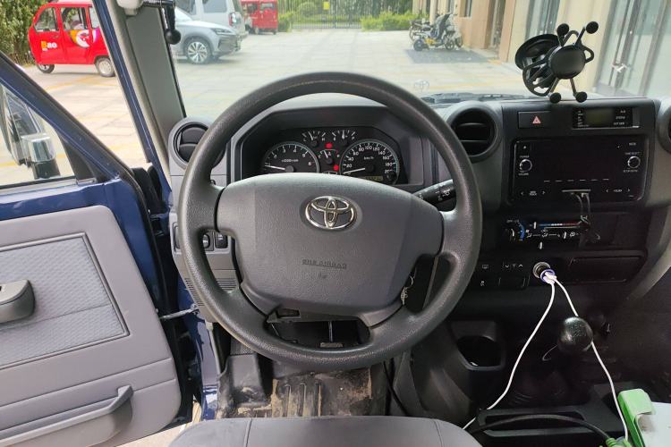 Used Toyota Land Cruiser 2018 4.0L LC76 4-Seater Four-Wheel Drive Middle East Version
