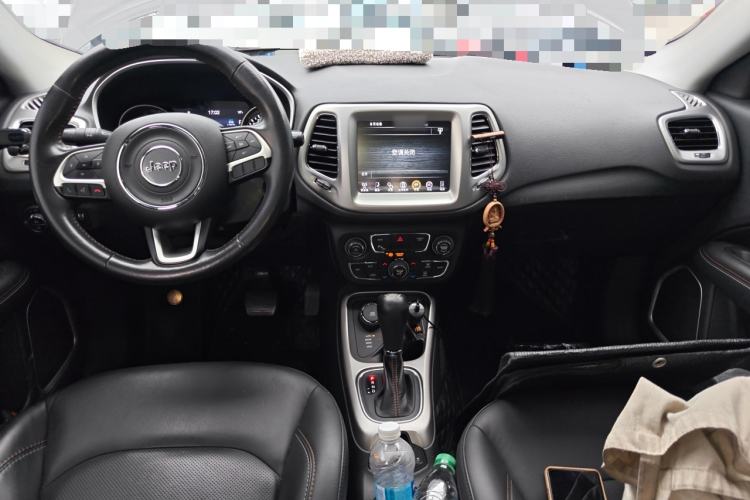 Used Jeep Compass 2017 200T Automatic Family Enjoyment Four-Wheel Drive Edition Center Console