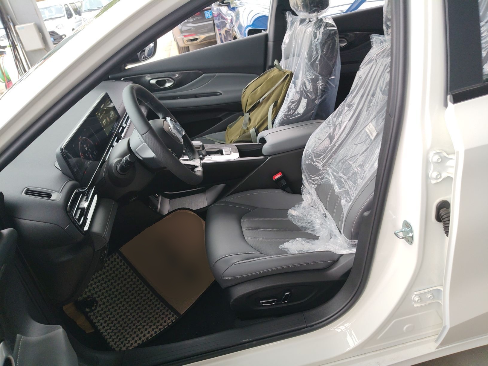 Переднее сиденье в автомобиле