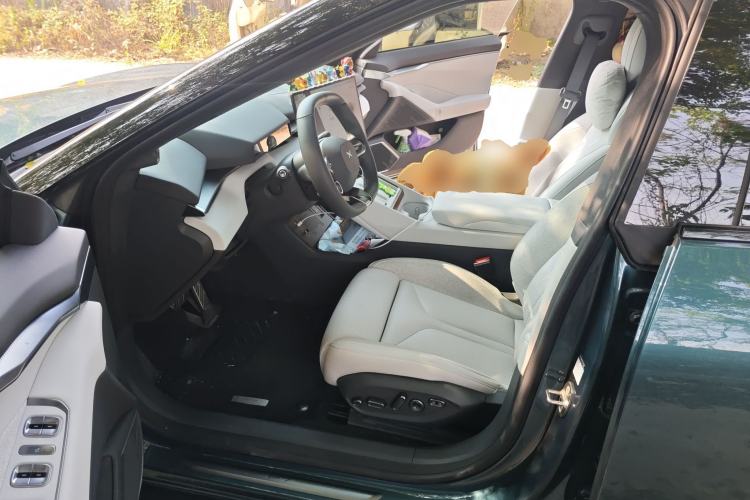 Used XPeng P7 2025 Model—750 All-Wheel-Drive High-Performance Ultra Left Front Seat