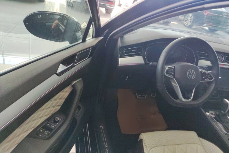 Used Volkswagen Magotan 2024 2 Million Units Zhongxiang Version 330TSI DSG Luxury Edition Driver Seat