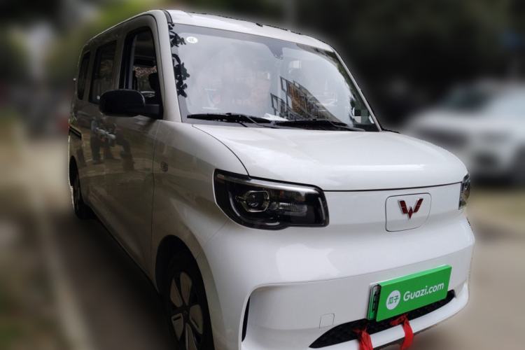 Used Wuling Zhiguang New Energy 2025 Standard Model Front Right 45 Deg