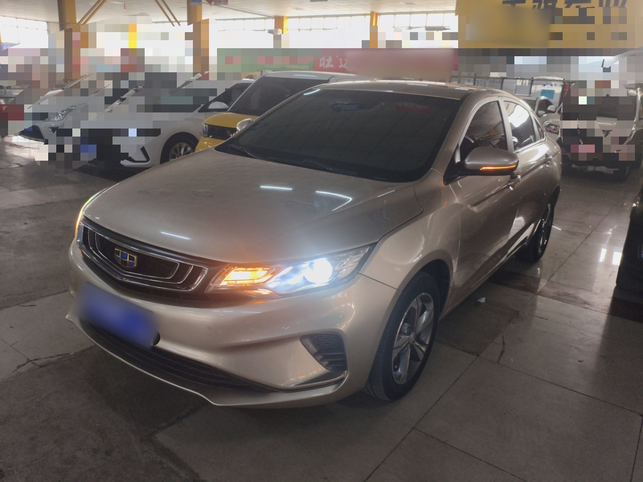 تحت مقدمة السيارة