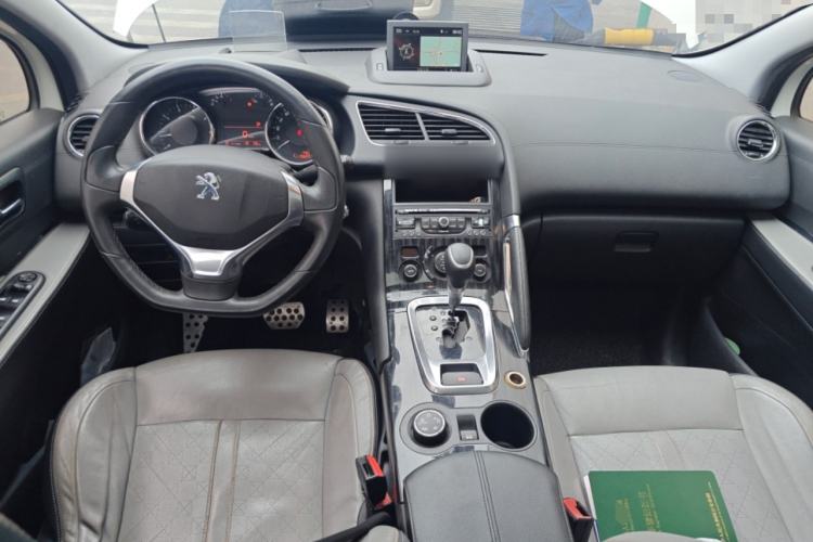 Used Peugeot 3008 2013 1.6THP Roland Garros Edition Center Console