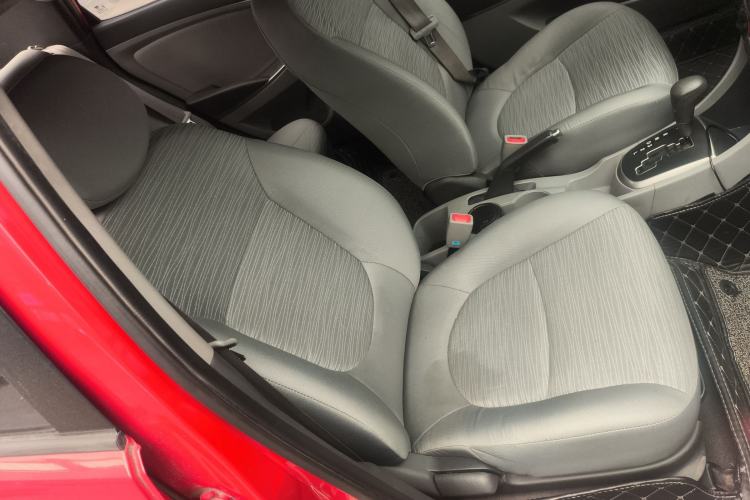 Used Hyundai Verna (older generation) 2014 1.4L Automatic Smart GLS Right Front Seat