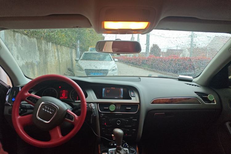 Used Audi A4L 2012 2.0 TFSI automatic Comfort trim level