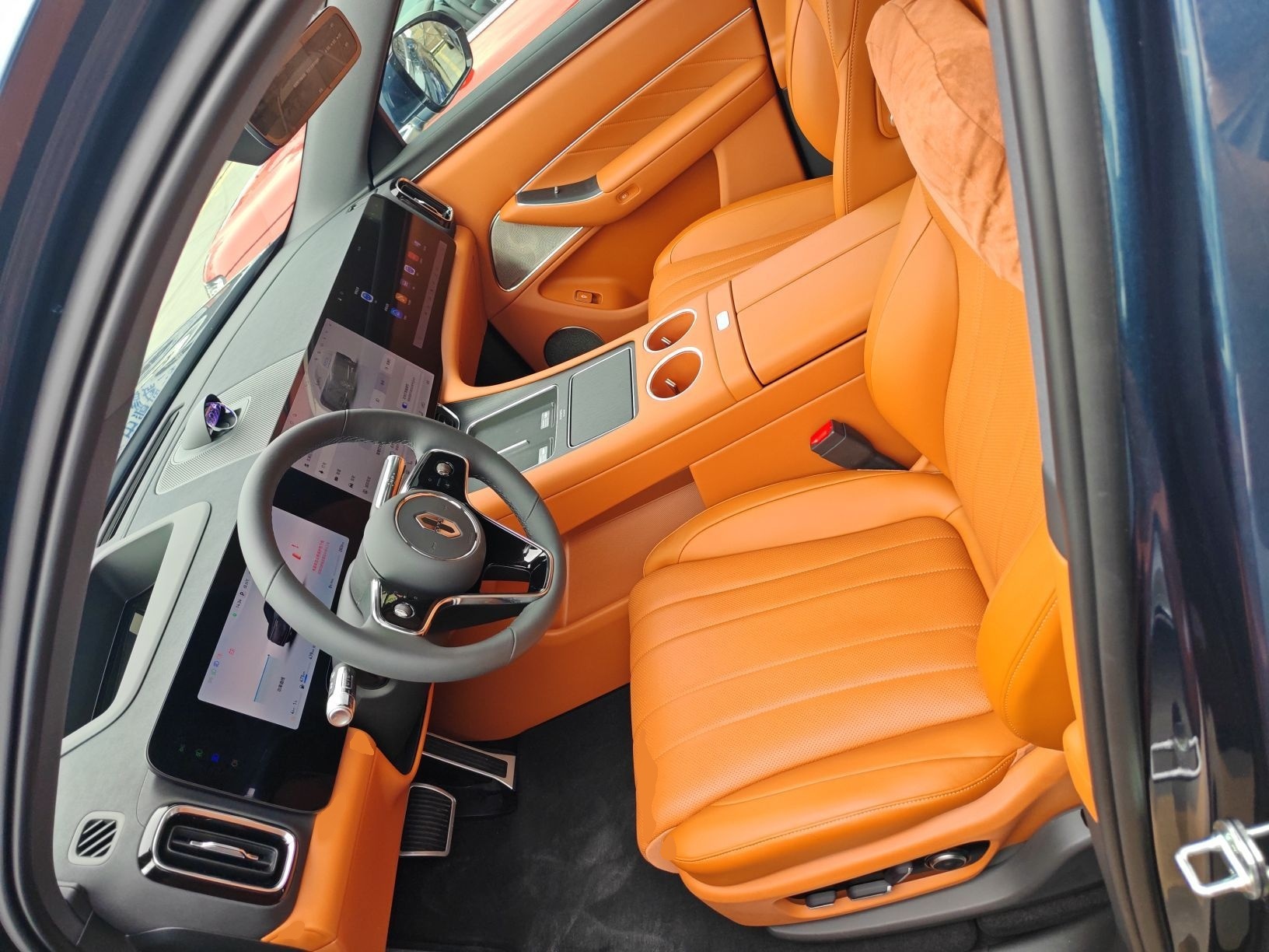 Переднее сиденье в автомобиле