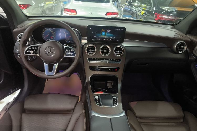 Used Mercedes-Benz GLC 2020 Facelifted GLC 260 L 4MATIC Dynamic Edition Center Console