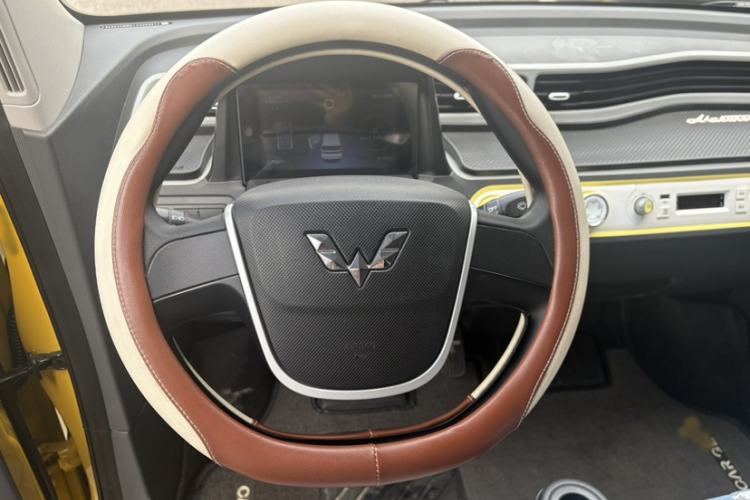 Used Wuling Hongguang MINIEV 2021 Macaron Fashion Model Lithium Iron Phosphate Interior 4