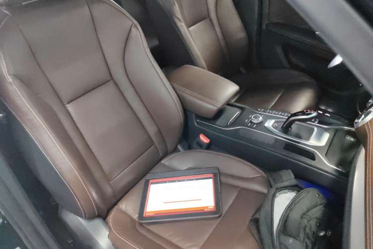 Used Wey VV6 2018 2.0T Two-Wheel-Drive Ultra-Luxury Version China V Standard