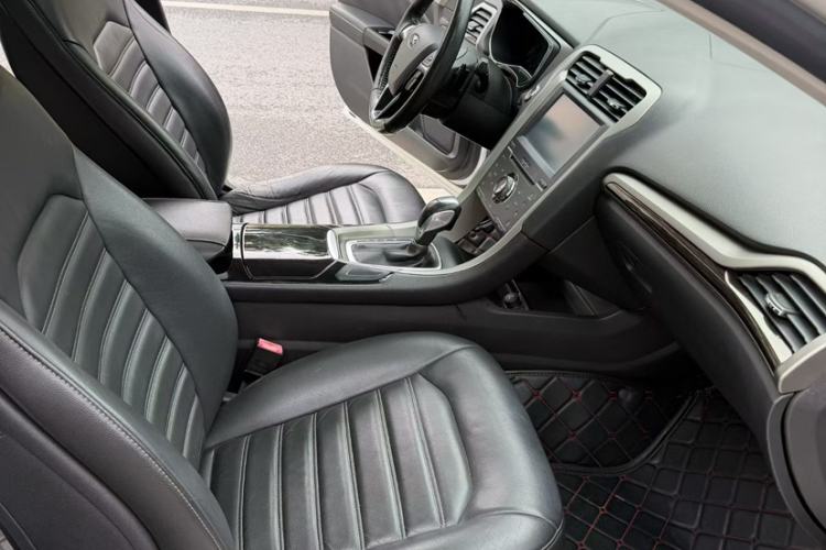 Used Ford Mondeo 2013 2.0L GTDi 200 Fashion Edition Interior 3