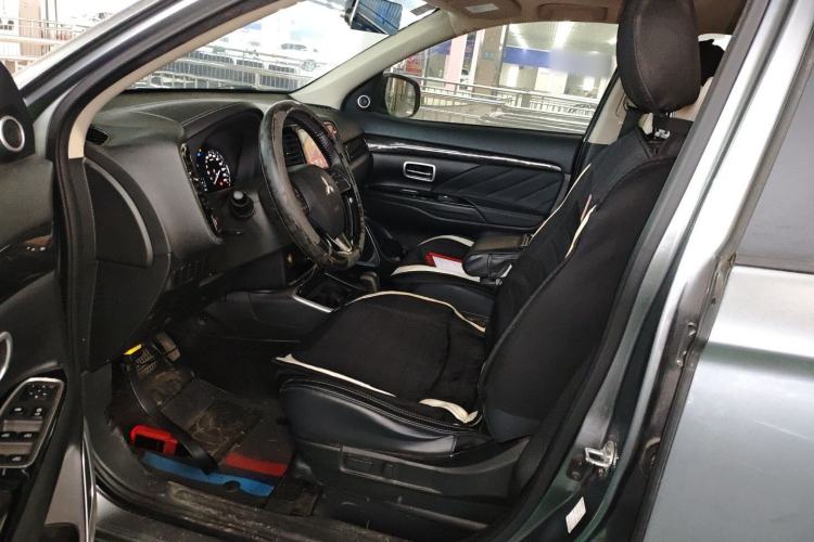 Used Mitsubishi Outlander 2019 2.0L Two-Wheel Drive Comfort Edition 5 Seats China VI Standard