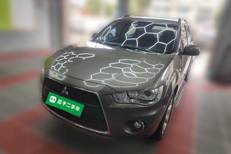 Used Mitsubishi Outlander 2011 Kicks 2.4 Fashion Edition