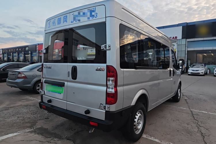 Used Dongfeng Yufeng Yufeng 2023 V9+ 2.0T Manual Front-Wheel-Drive Multi-Function Mid-Roof Van with 7/8/9 Seats
