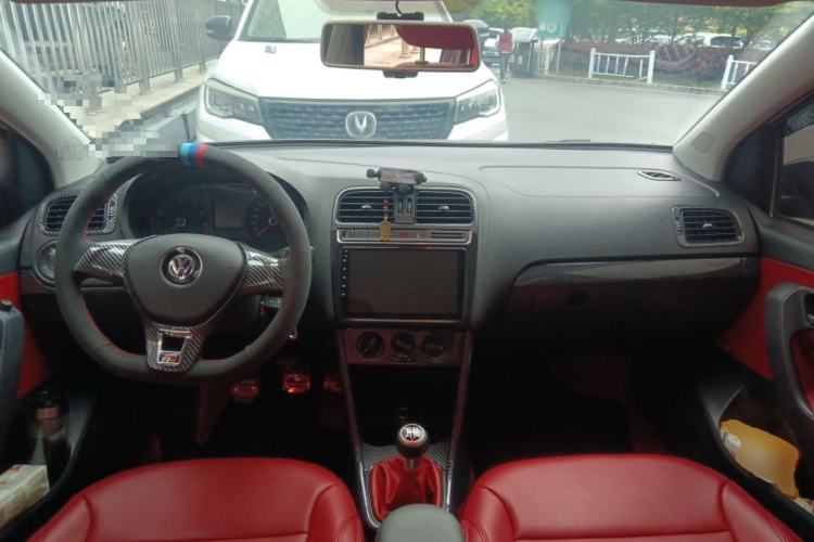 Used Volkswagen Polo 2018 1.5L Manual Drive-Comfort Model Center Console