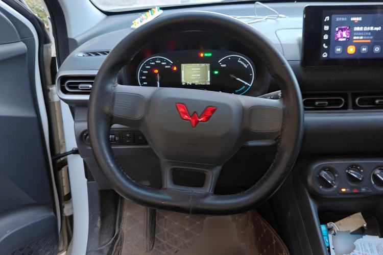 Used Wuling Hongguang New Energy 2025 Extended-Range Hybrid 50KM Comfort Version Steering Wheel
