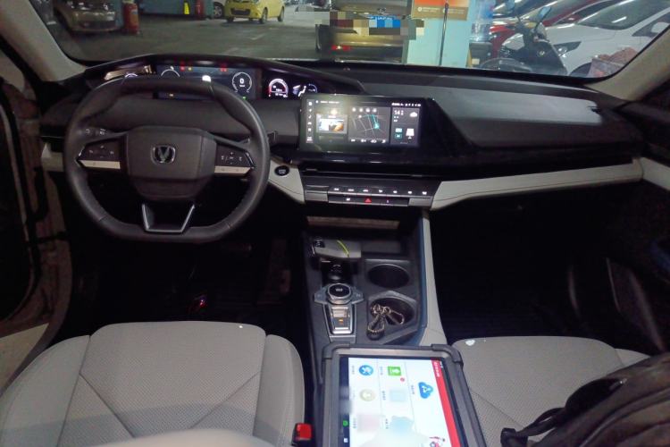 Used Changan UNI-V iDD 2023 ZhiDian iDD 1.5T 113km Smart & Fun Version