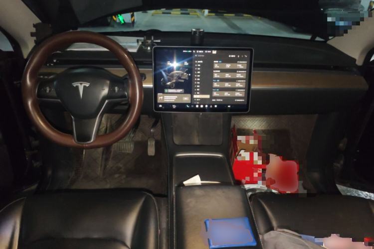 Used Tesla Model Y 2021 Standard Range Rear-Wheel Drive Version Center Console