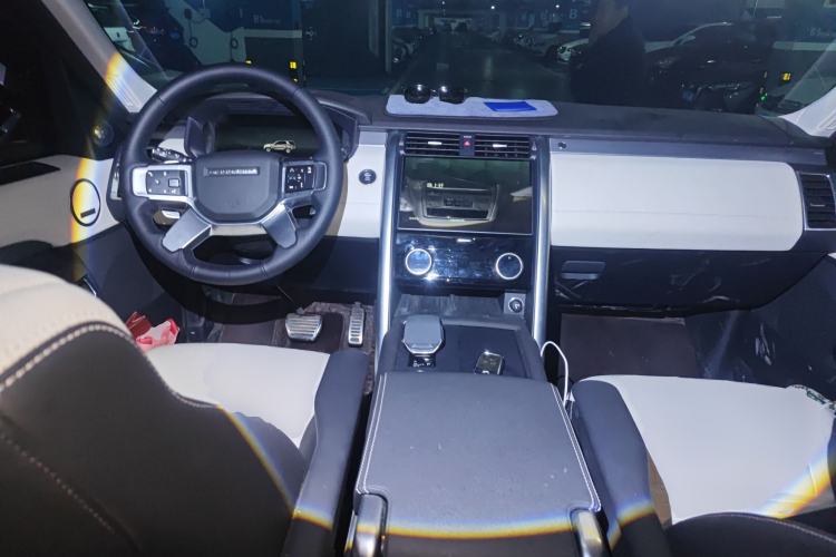 Used Land Rover Discovery 2023 Revised Version 360 PS R-Dynamic S