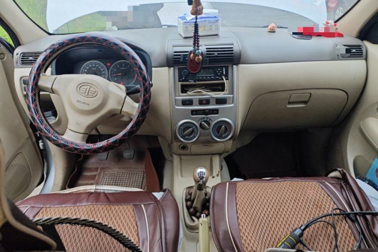 Used FAW Senya M80 2009 1.3L Manual 7-Seater Standard Edition Center Console