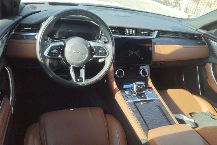 Used Jaguar XFL 2024 2.0T P300 Four-Wheel Drive Flagship Sport Gold Edition Steering Wheel