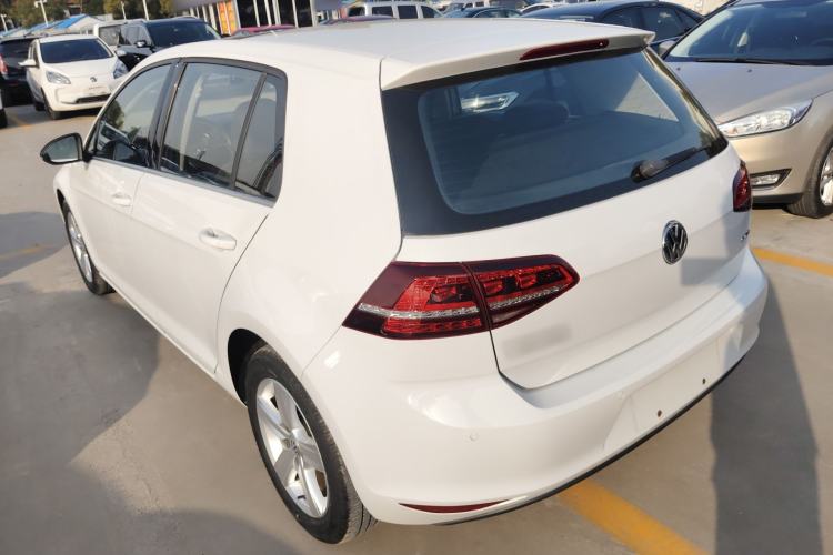 Used Volkswagen Golf 2017 1.6L Automatic Comfort Million-Vehicle Anniversary Edition
