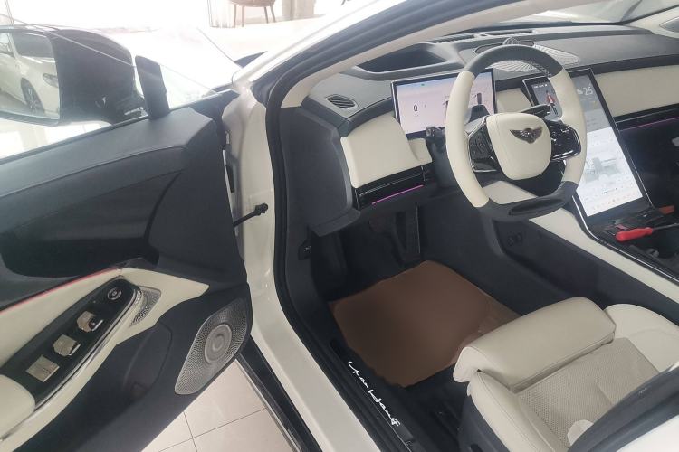 Used Yuanhang Y6 2023 620 km All-Wheel Drive Premium Edition
