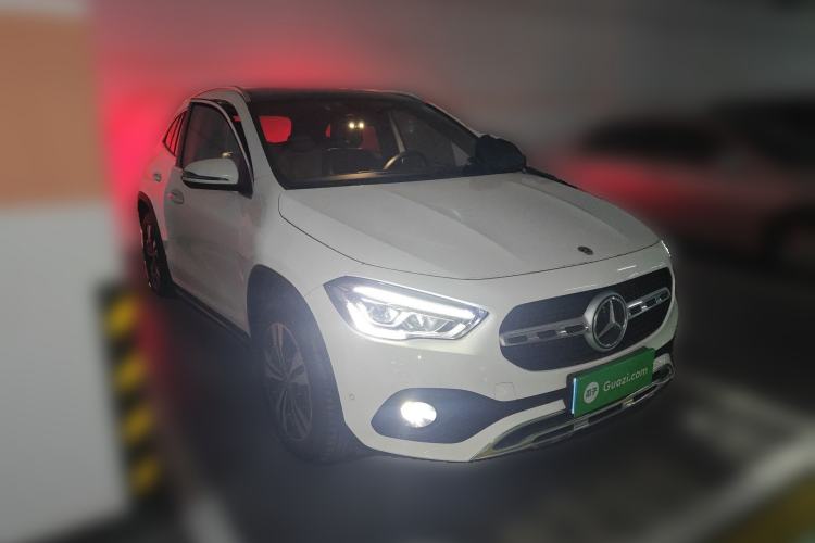 Used Mercedes-Benz GLA 2020 GLA 200 Front Right 45 Deg