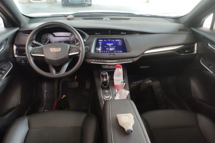 Used Cadillac XT4 2021 28T Two-Wheel Drive Tech Edition Center Console