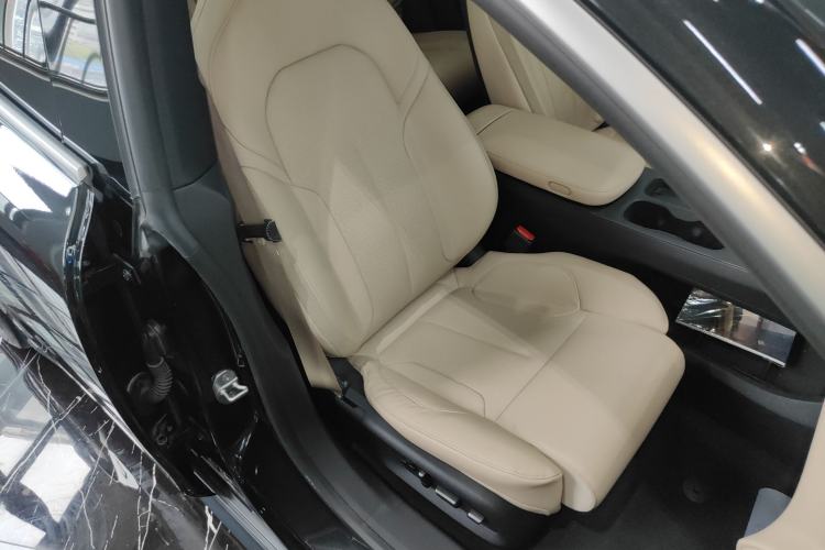 Used Nio ET5 2022 75 kWh Right Front Seat