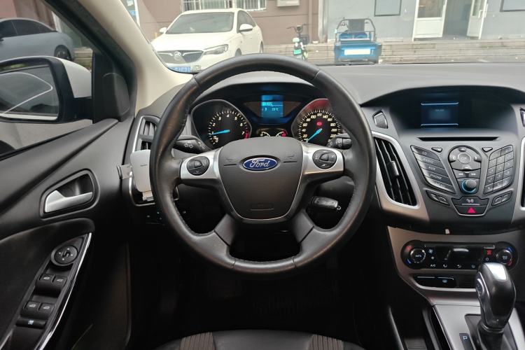 Used Ford Focus 2012 Sedan 1.6L Automatic Fashion Edition Steering Wheel