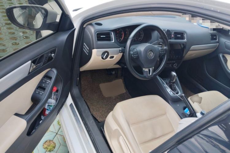 Used Volkswagen Sagitar 2014 Revised Version 1.4TSI Automatic Luxury Edition Interior 3