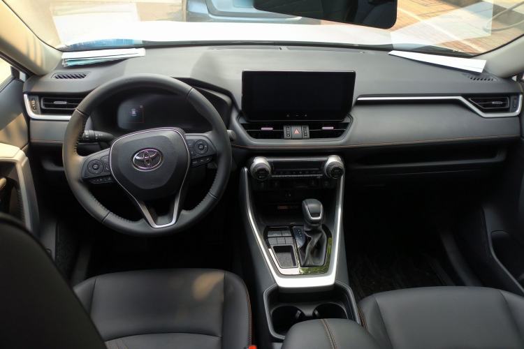 Used Toyota RAV4 2024 2.0L CVT Two-Wheel Drive Fashion Plus Edition Center Console