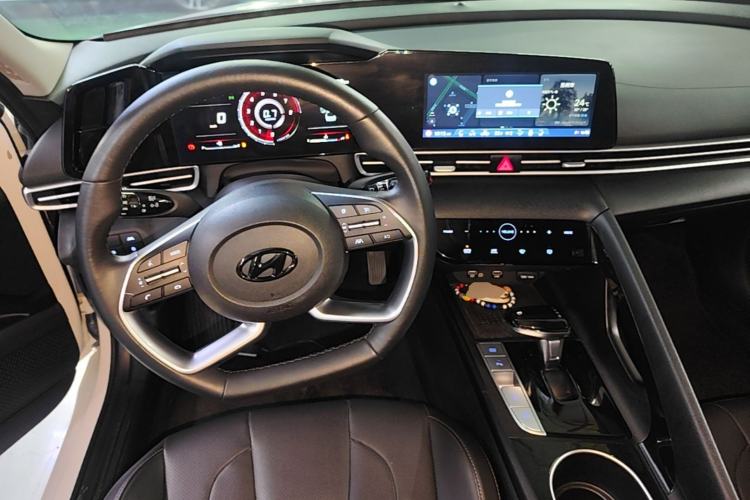 Used Hyundai Elantra 2021 1.5L CVT LUX Prestige Edition
