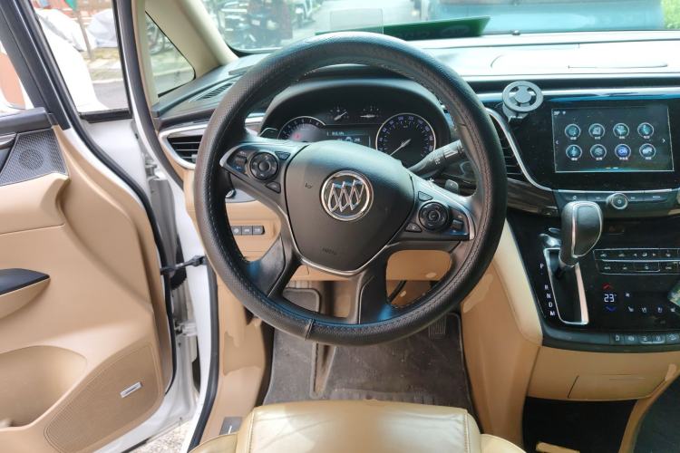 Used Buick GL8 2017 ES 28T Flagship Model China V Standard Steering Wheel