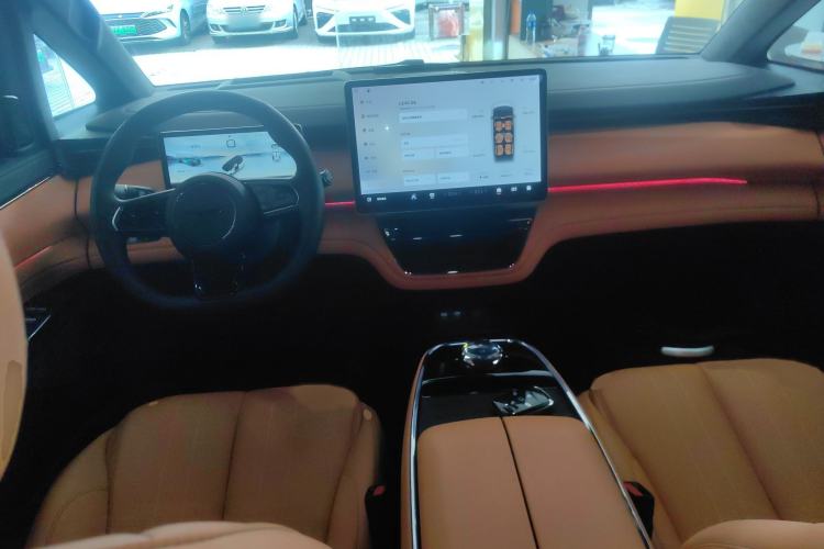 Used Geely Galaxy LEVC L380 2024 140-Degree 6-Seater All-Wheel-Drive Ultra