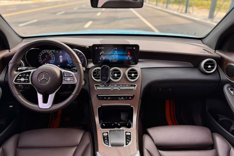 Used Mercedes-Benz GLC 2020 Facelift GLC 300 L 4MATIC Dynamic Edition Exterior 6