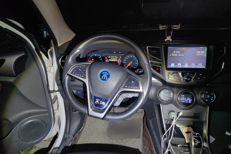 Used BYD Song New Energy 2017 Song DM 1.5TID All-Wheel Drive Luxury Model Steering Wheel