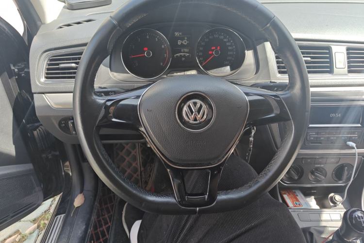 Used Volkswagen Lavida 2015 1.6L Manual Comfort Edition Steering Wheel