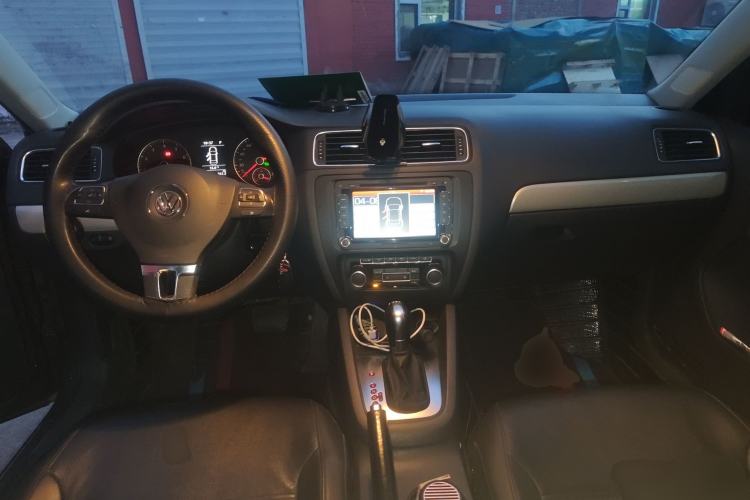 Used Volkswagen Sagitar 2014 1.4TSI Automatic Luxury Model Center Console