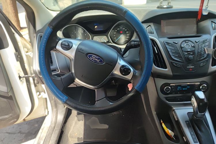 Used Ford Focus 2012 Sedan 1.6L Automatic Fashion Edition
