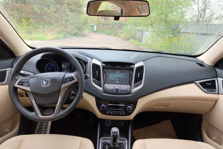 Used CHANGAN Eado 2016 1.6L Manual Fashion Edition Center Console