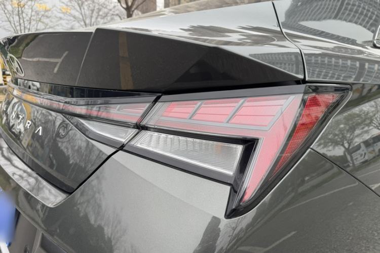 Used Hyundai Elantra 2023 1.5L CVT LUX Prestige Edition Exterior 5