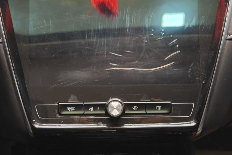 Used Roewe i5 2020 1.5L Automatic 4G Connect Luxury Flagship Edition Audio And AC Panel