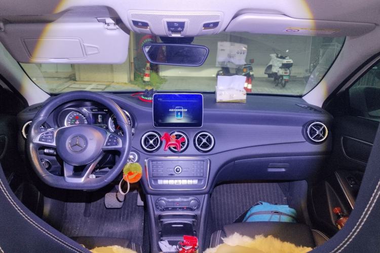 Used Mercedes-Benz GLA 2019 GLA 200 Fashion Model Center Console