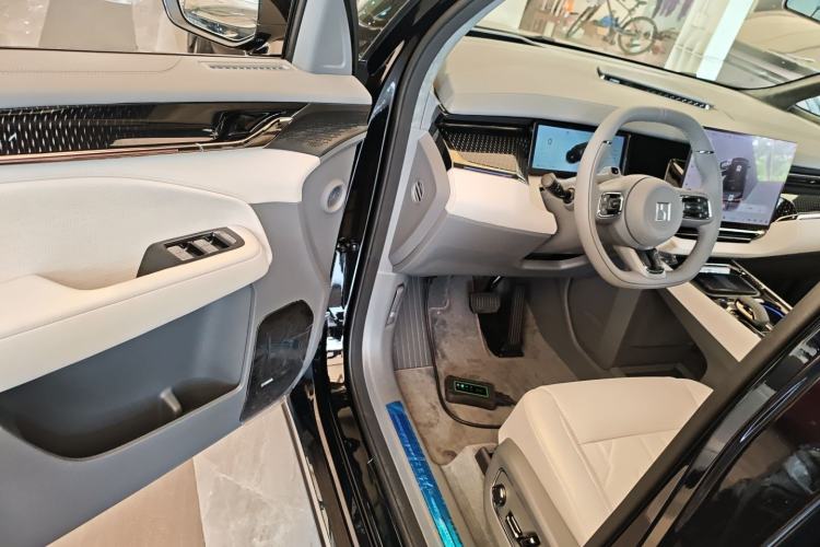 Used Zeekr 009 2024 7-Seater Aisle Version 140 kWh Driver Seat