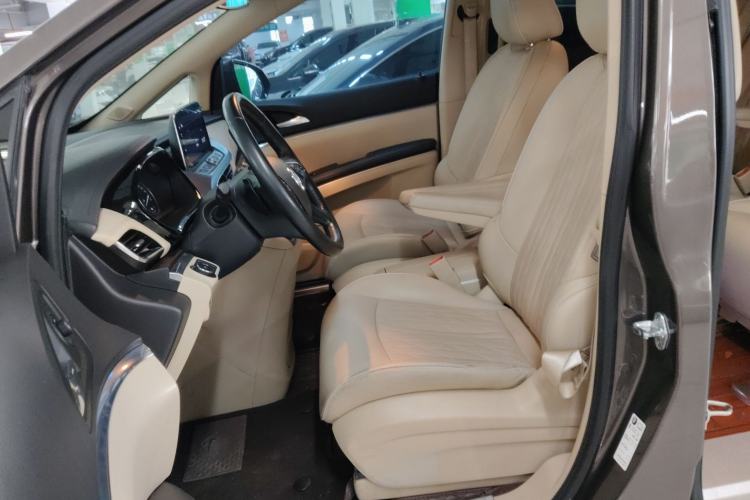 Used Buick GL8 2023 Facelifted Land Cruiser Executive Luxury Version