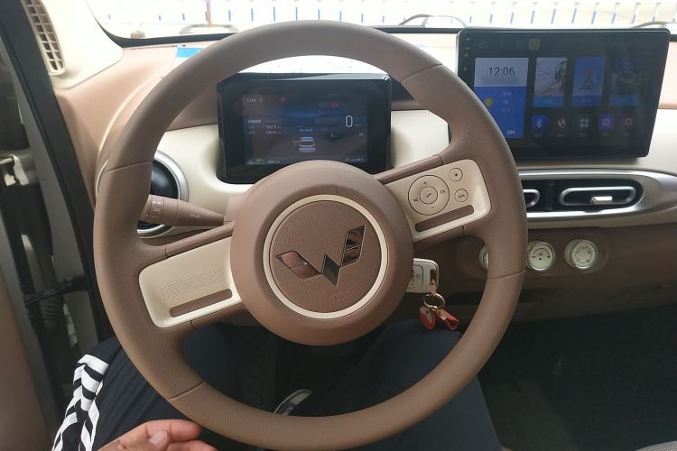 Used Wuling Hongguang MINIEV 2025 Four-Door Version Premium Edition Steering Wheel