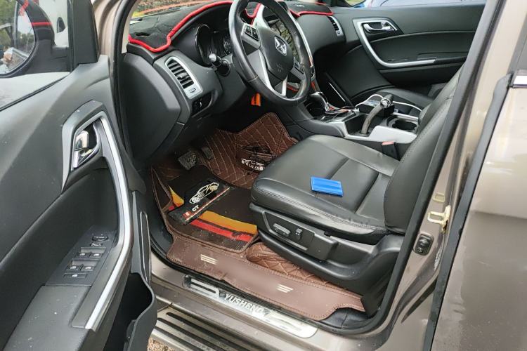 Used JMC Yusheng S350 2014 2.4T Automatic 2WD Diesel Luxury Version with Sunroof 5 Seats Driver Seat